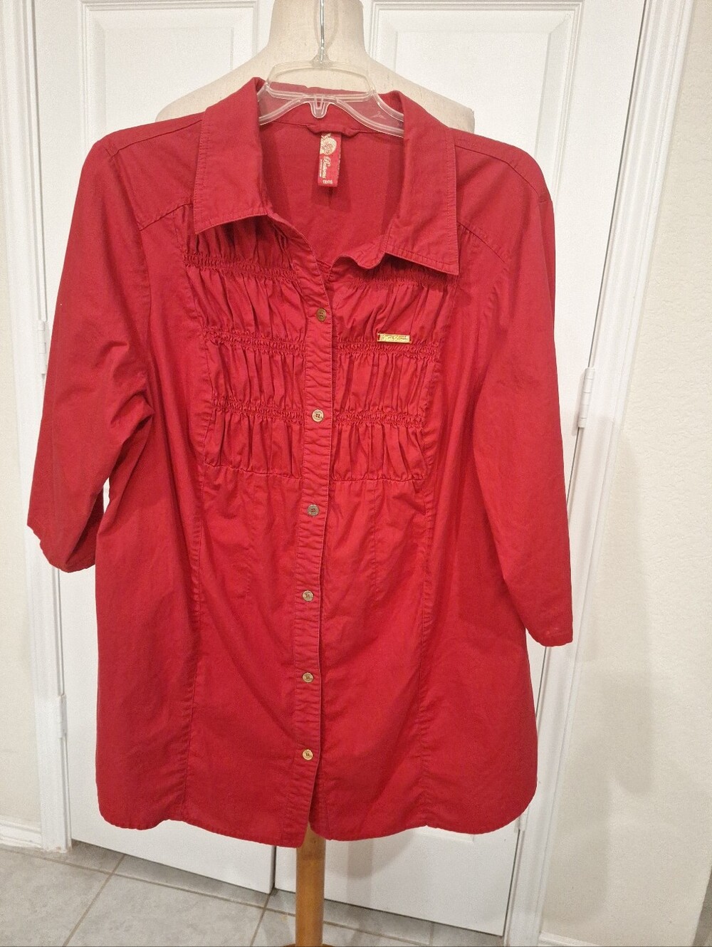 Apple Bottoms Women’s Red Button-Front Ruched Blouse